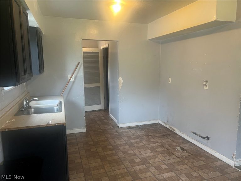 4433 158th Street, Cleveland, OH - Photo 6