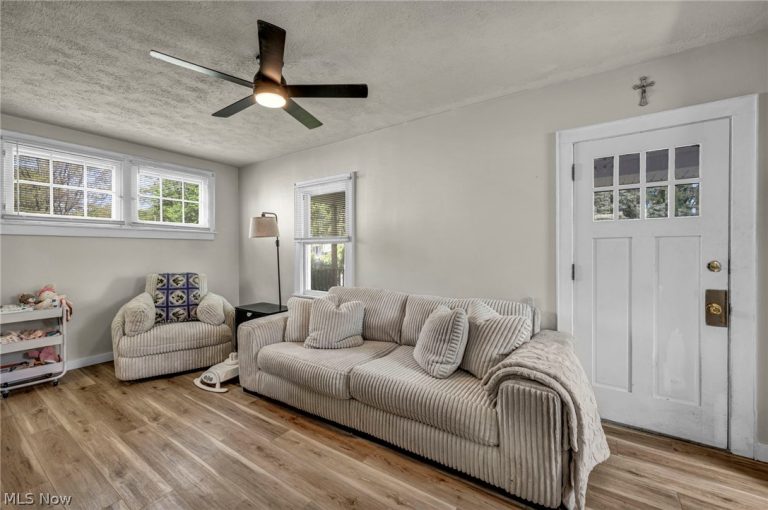 38358 Poplar Drive, Willoughby, OH - Photo 4