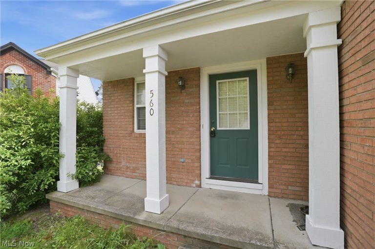 560 Canterbury Lane, Sagamore Hills, OH - Photo 2