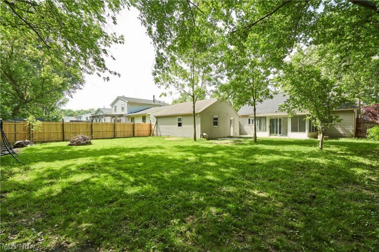 231 College Park Drive, Elyria, OH - Photo 6
