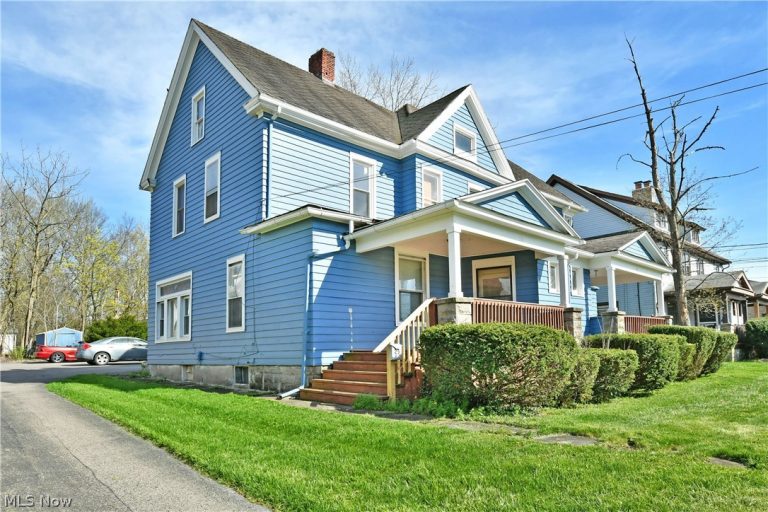 23 Hartzell Avenue, Niles, OH - Photo 2
