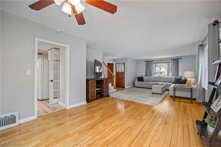 967 Gulf Road, Elyria, OH - Photo 8