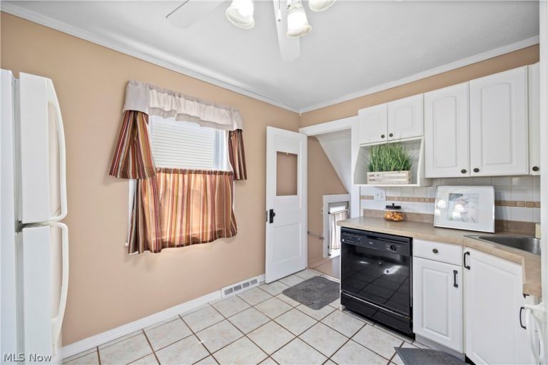 3810 Russell Avenue, Parma, OH - Photo 4