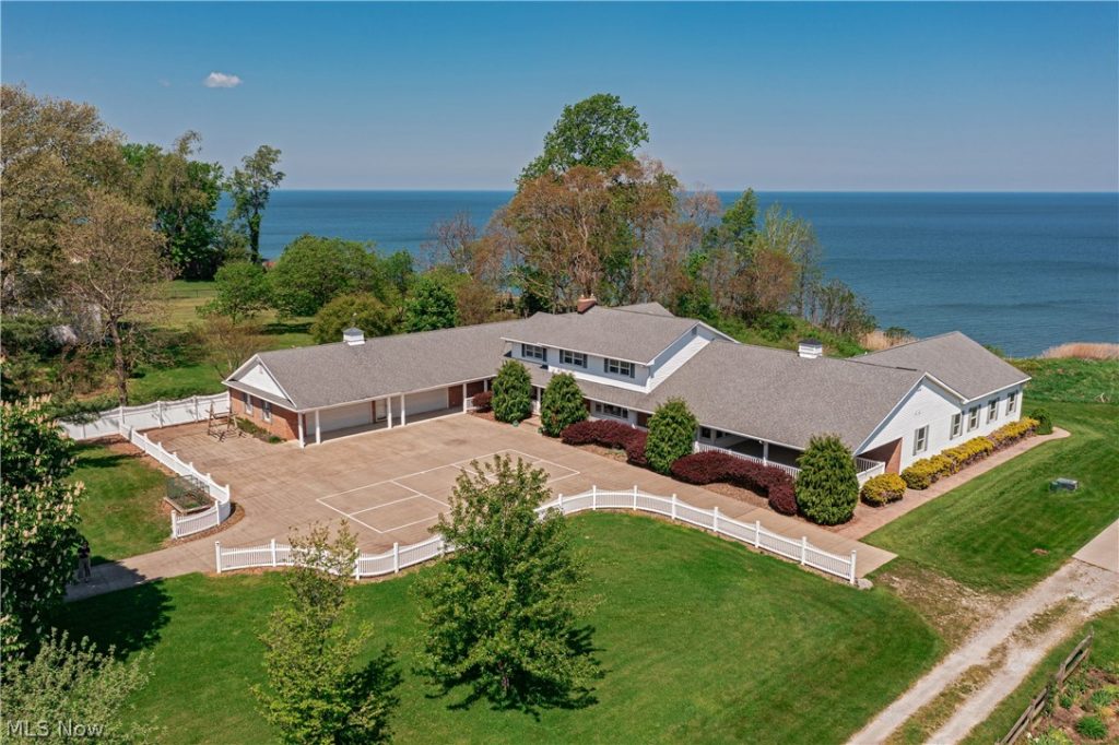 1300 Lake Road, Conneaut, OH