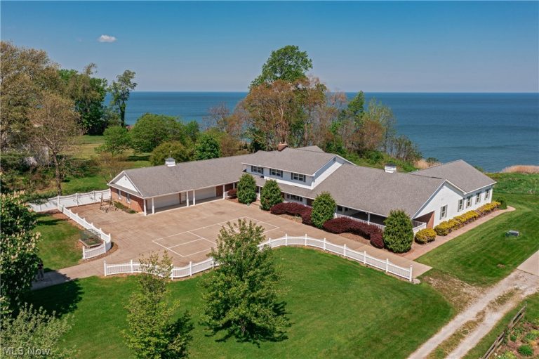 1300 Lake Road, Conneaut, OH, 44030