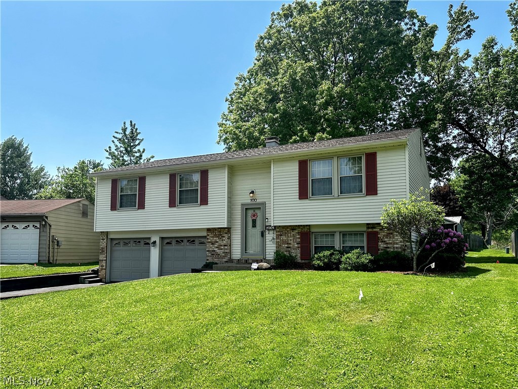 100 Blossom Lane, Niles, OH