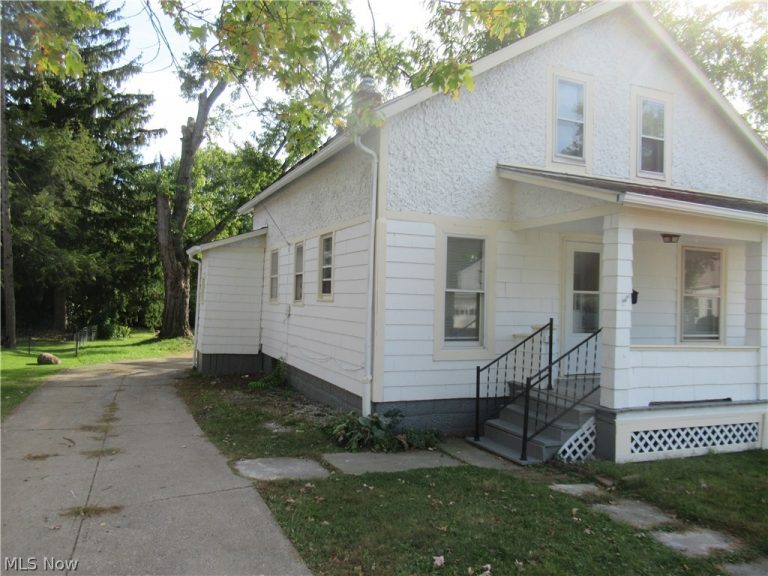14 Elm Street, Bedford, OH - Photo 2