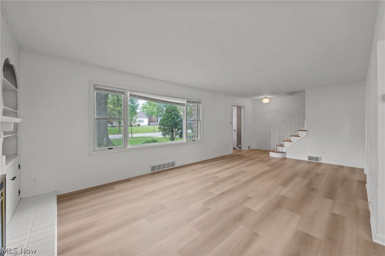 21204 Halworth Road, Beachwood, OH - Photo 6
