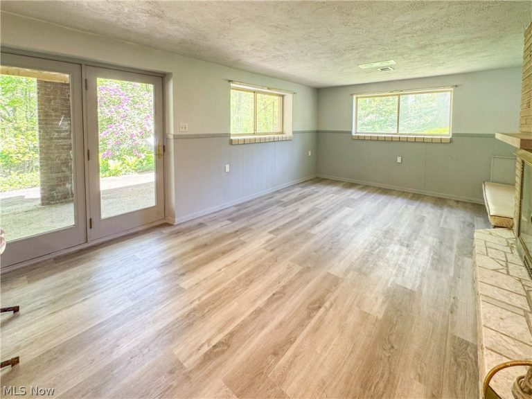 1050 Park Circle, Girard, OH - Photo 6