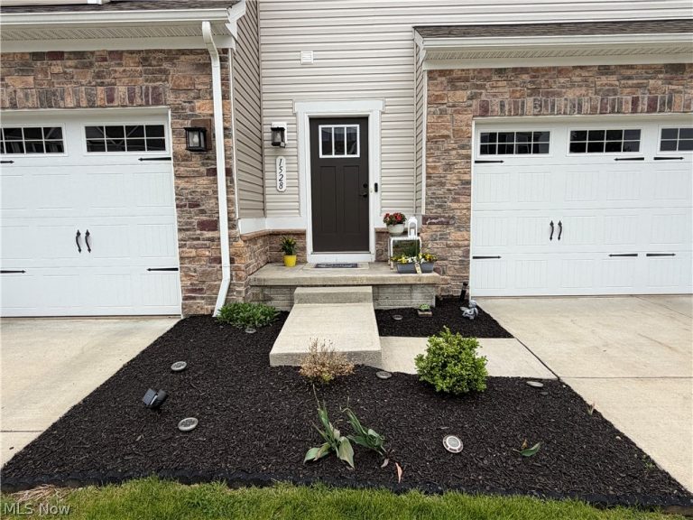 1528 Spruce Hill Drive, Stow, OH - Photo 2