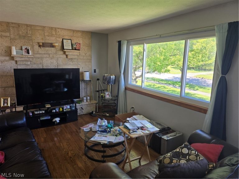 3327 Nottingham Drive, Parma, OH - Photo 2