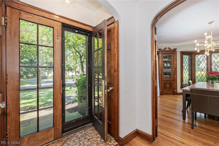 1351 Oakridge Drive, Cleveland Heights, OH - Photo 2