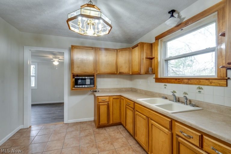 3480 Jones Street, Ravenna, OH - Photo 8