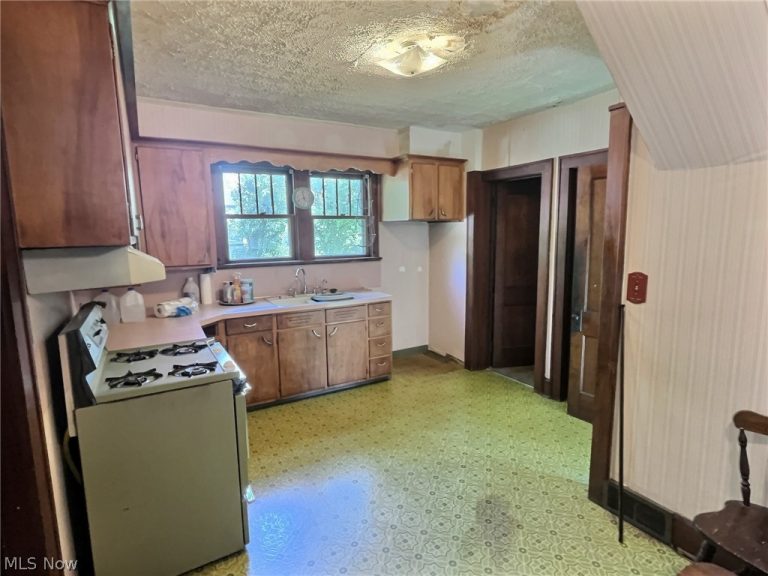 1918 Greensburg Road, North Canton, OH - Photo 5