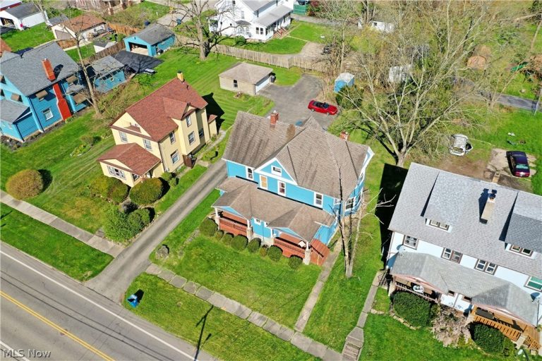 23 Hartzell Avenue, Niles, OH - Photo 6