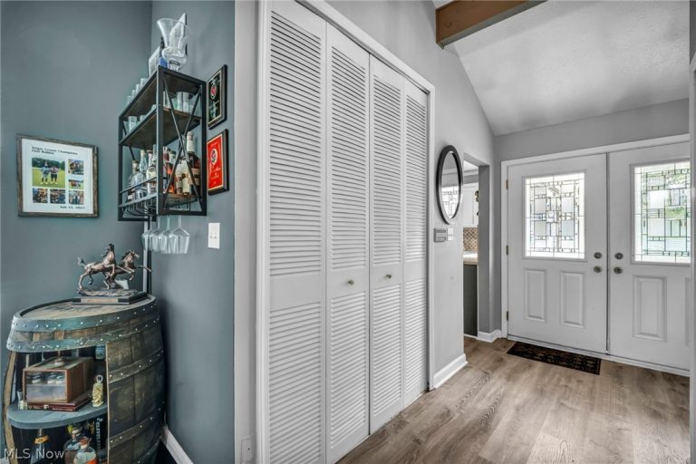 150 Greenbriar Drive, Aurora, OH - Photo 6