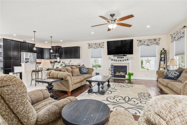 8744 Wakefield Run, North Ridgeville, OH - Photo 3