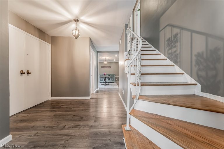 1622 Seven Oaks Drive, Lyndhurst, OH - Photo 4