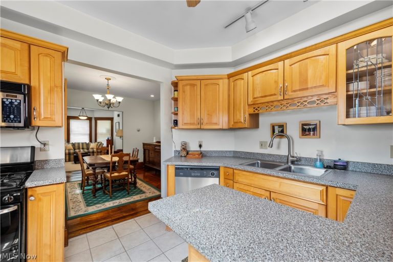 7512 Franklin Boulevard, Cleveland, OH - Photo 8