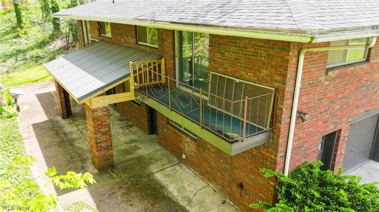 1050 Park Circle, Girard, OH - Photo 4