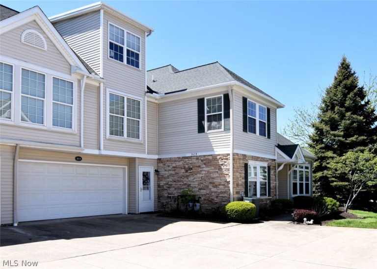 362 Legend Court #B, Highland Heights, OH - Photo 2