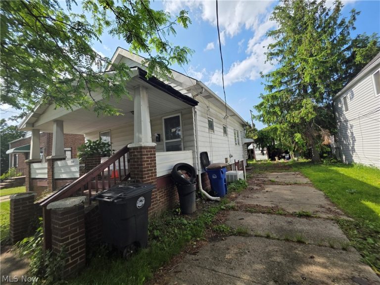 19509 Kewanee Avenue, Cleveland, OH - Photo 6
