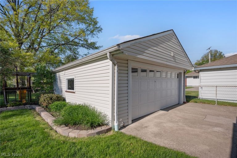 30401 Harrison Street, Willowick, OH - Photo 4