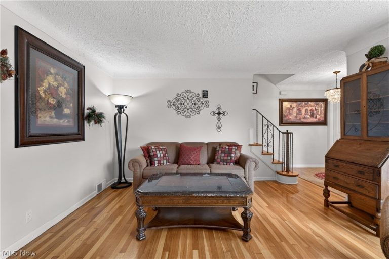 2426 Lander Road, Pepper Pike, OH - Photo 8