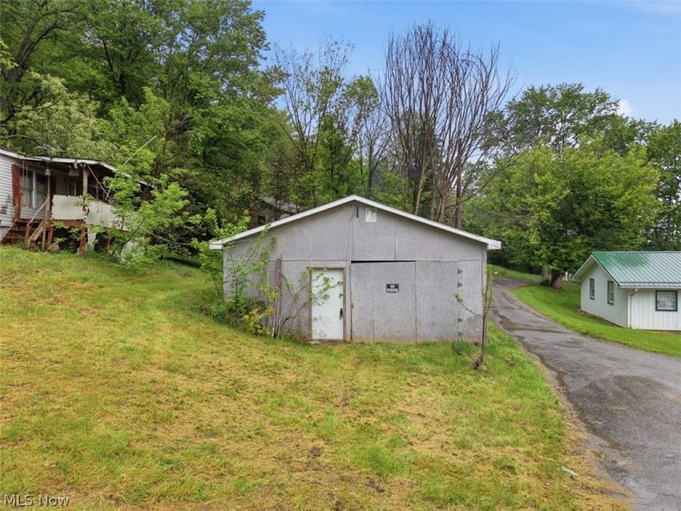 46149 Walnut Street, Rogers, OH - Photo 6