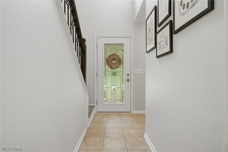10376 Lake Meadows Drive, Strongsville, OH - Photo 4
