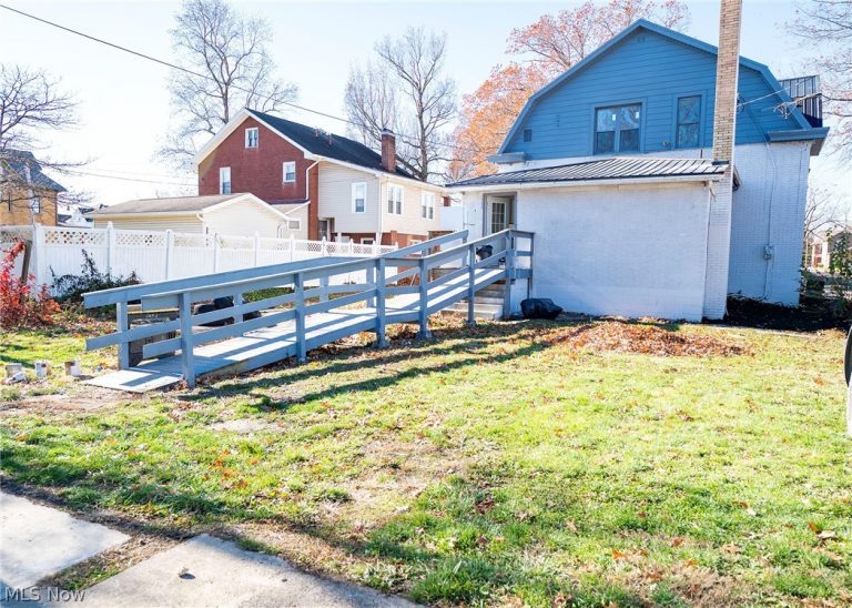 911 Water Street, Uhrichsville, OH - Photo 4