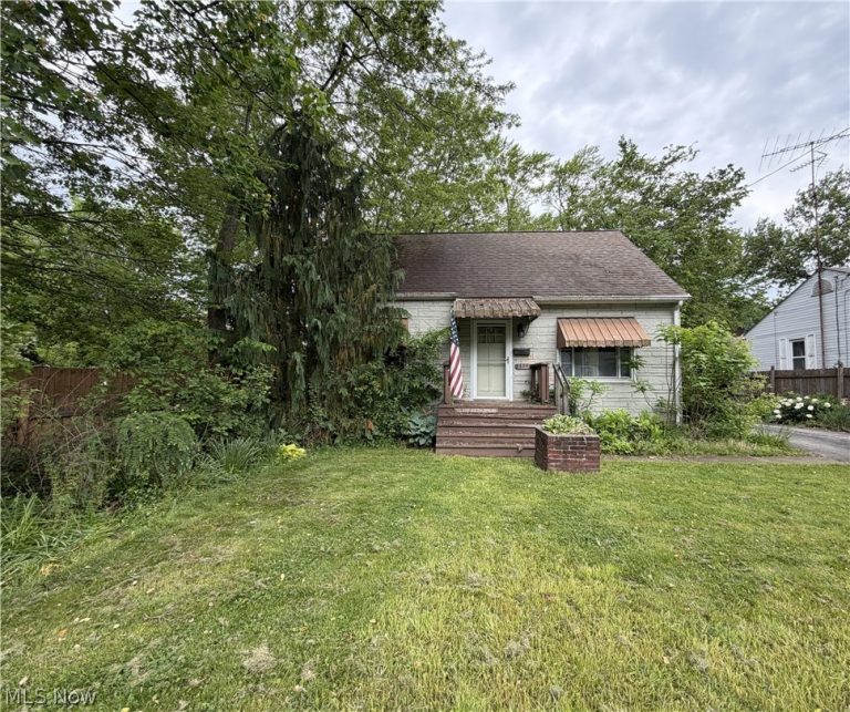 1564 Adelaide Avenue, Warren, OH - Photo 2