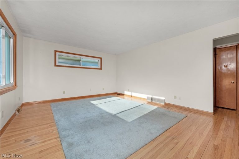 128 Forest Boulevard, Avon Lake, OH - Photo 4