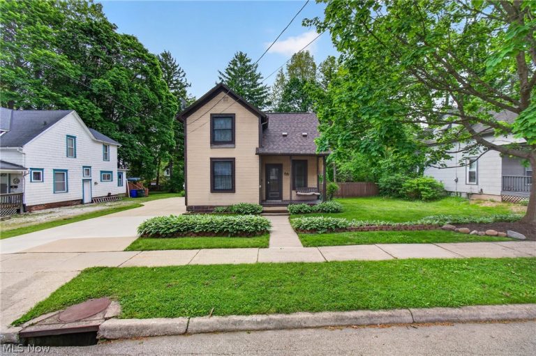 2443 3rd Street, Cuyahoga Falls, OH - Photo 2