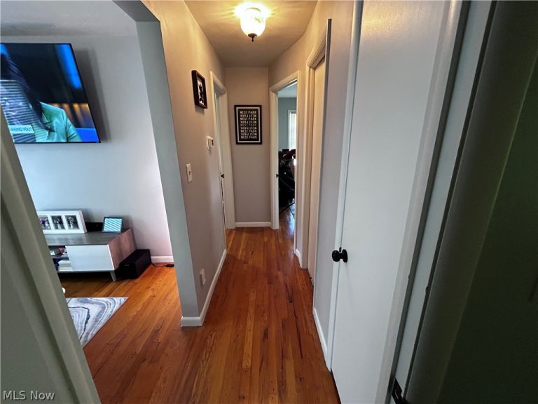 327 Beebe Avenue, Elyria, OH - Photo 2