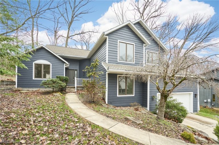 718 Stonecliff Drive, Akron, OH - Photo 2