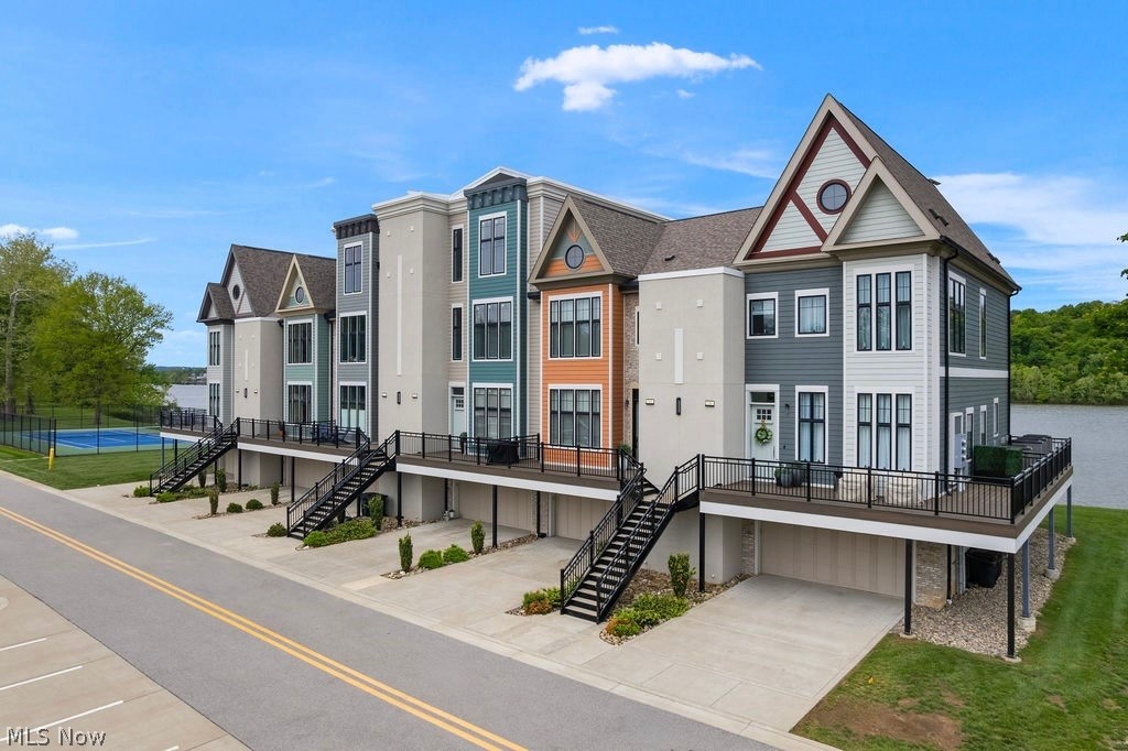 502 Harbor Drive, Williamstown, WV