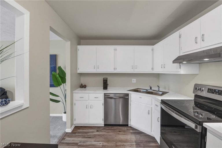 2021 King James Parkway #102, Westlake, OH - Photo 6
