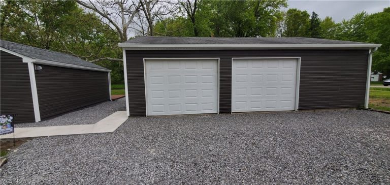 724 Briggs Road, Leavittsburg, OH - Photo 3