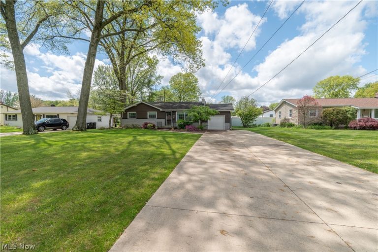 1656 Yolanda Drive, Youngstown, OH - Photo 2