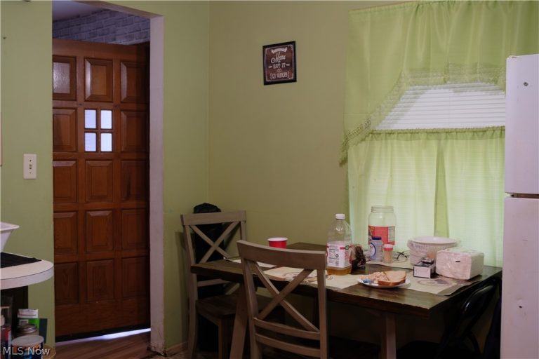 19312 Fairway Avenue, Maple Heights, OH - Photo 4