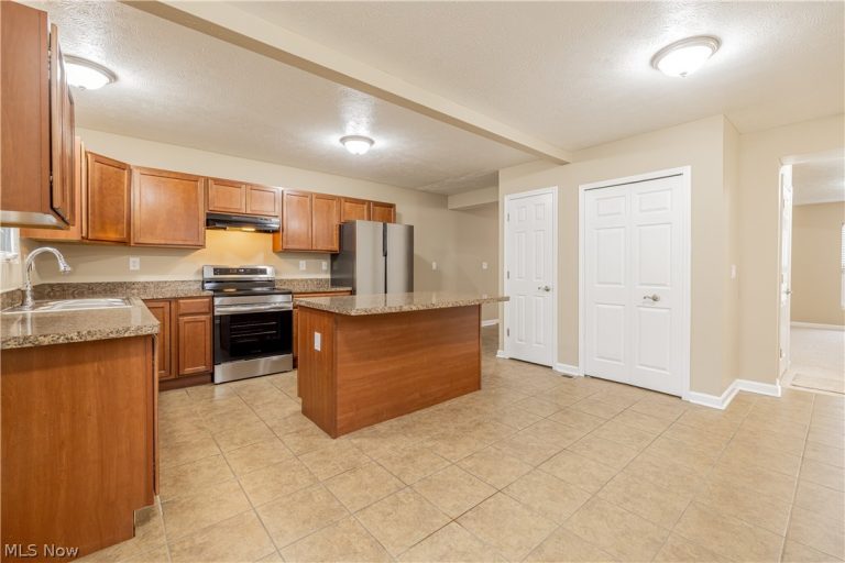 17511 Throckley Avenue, Cleveland, OH - Photo 4