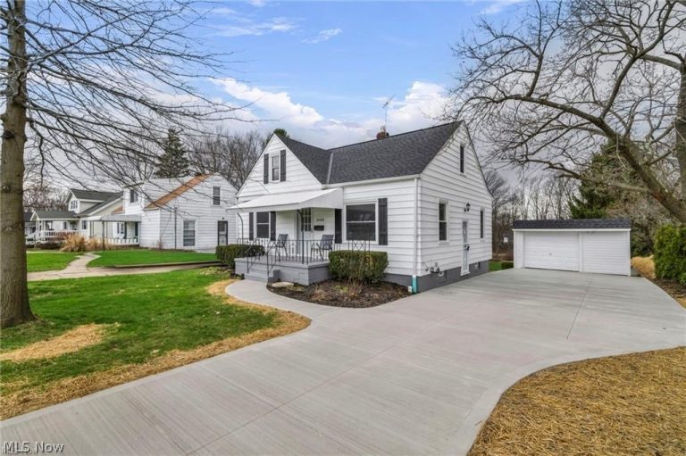30646 Lorain Road, North Olmsted, OH - Photo 2