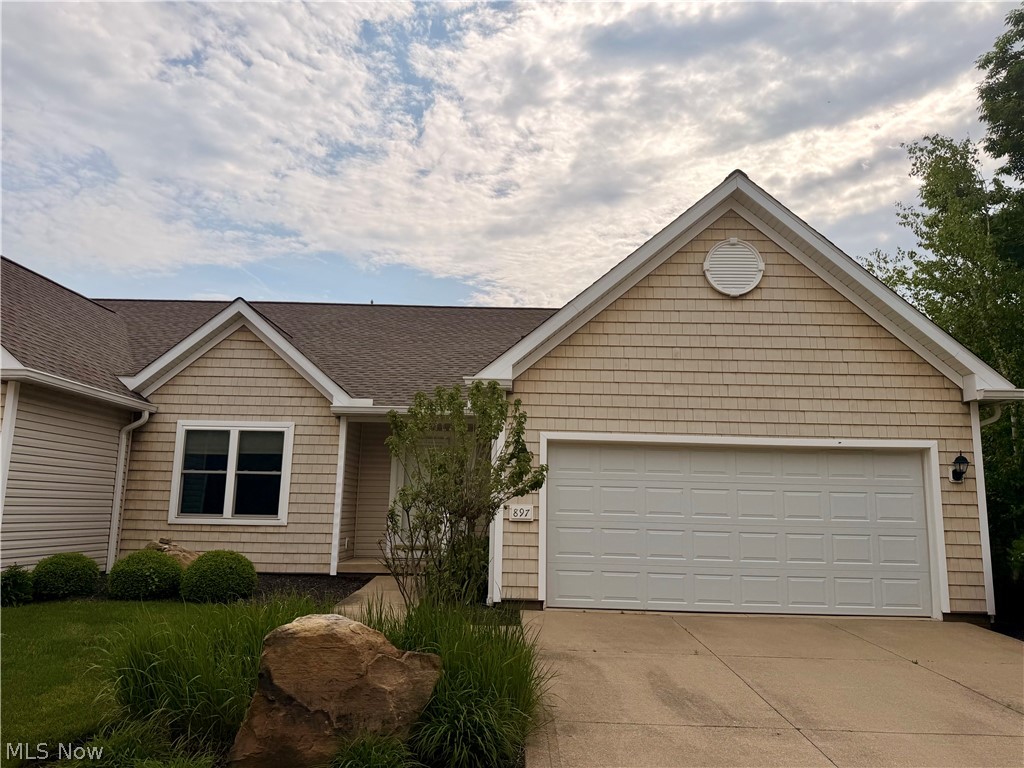 897 Stonewater Drive, Kent, OH