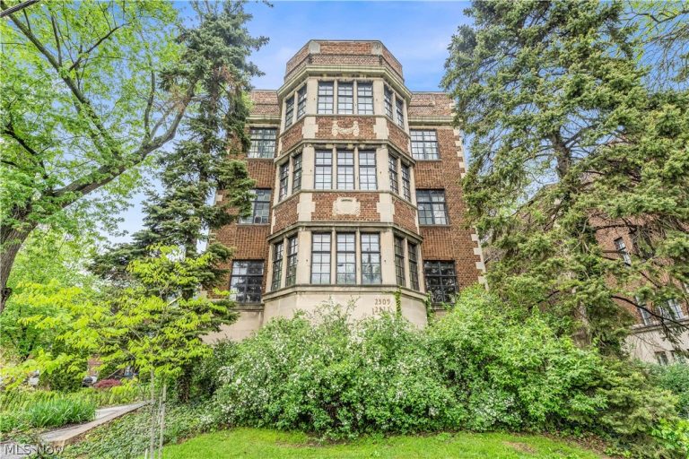 2511 Overlook Road, Cleveland Heights, OH, 44106