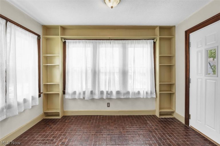 1733 Saratoga Avenue, Cleveland, OH - Photo 6
