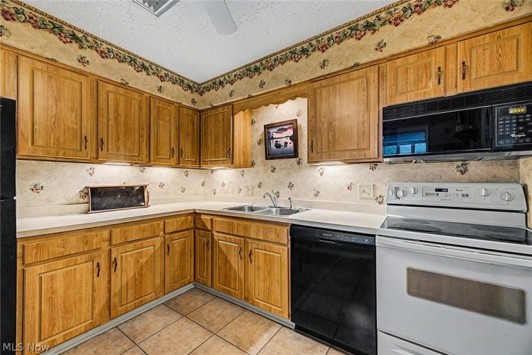 924 Memorial Parkway #207, Akron, OH - Photo 4