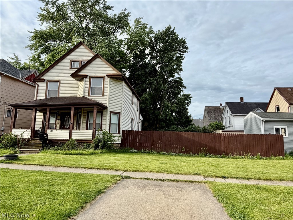 828 Broad Street, Elyria, OH