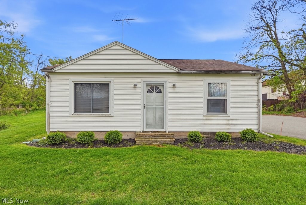 39 Castle Drive, Stow, OH
