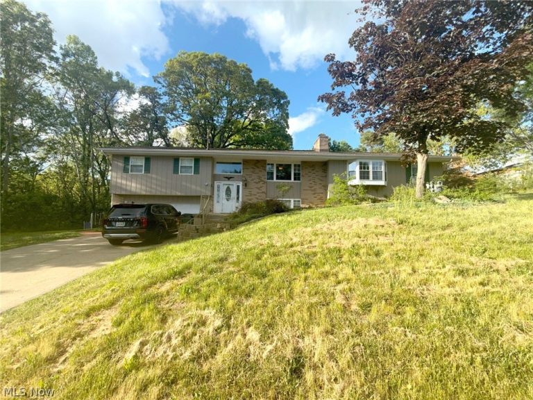 83 Watson Lane, Belpre, OH - Photo 2